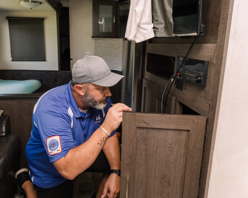 Chris Kluesner is a Certified NRVIA Inspector serving Tampa, FL and surrounding areas within 150 miles